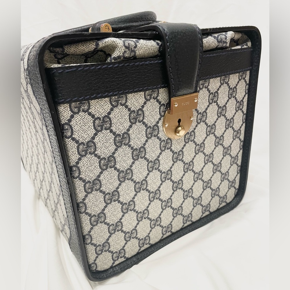 RARE GUCCI Vintage Navy Monogram Leather Canvas Top Handle Structured Train Case - Picture 4 of 15